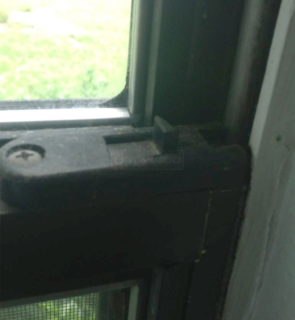 User submitted a photo of a tilt latch.