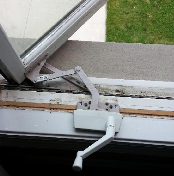 User submitted a photo of a window operator.