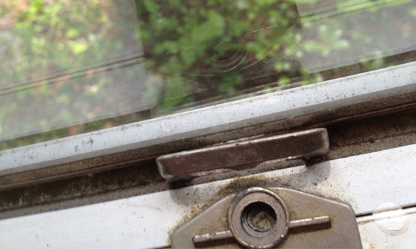 User submitted a photo of a window lock.