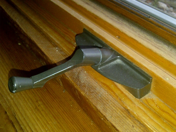 User submitted a photo of a window operator.