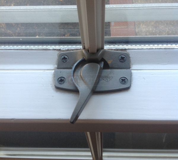 User submitted a photo of a window lock.