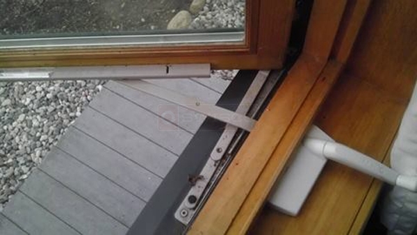 User submitted a photo of a window operator.