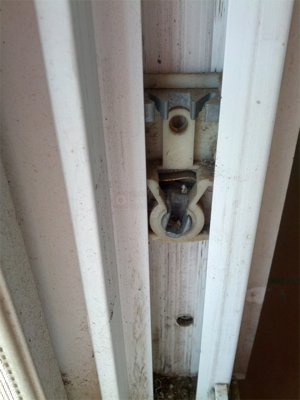 User submitted a photo of a pivot shoe.