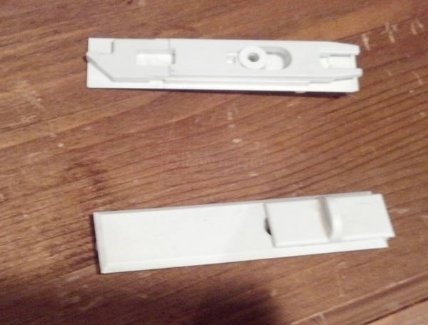 User submitted a photo of tilt latches.