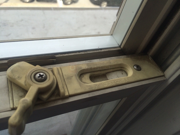 User submitted photos of a tilt latch.