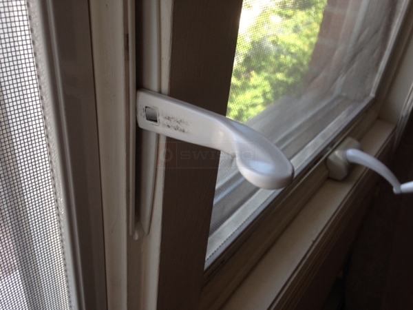 User submitted a photo of a window latch.