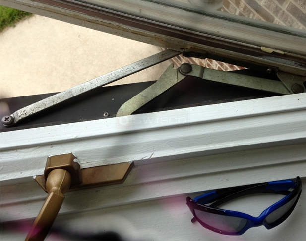 User submitted a photo of a window operator.