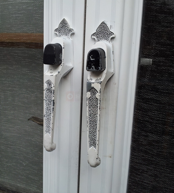 User submitted a photo of storm door handles.