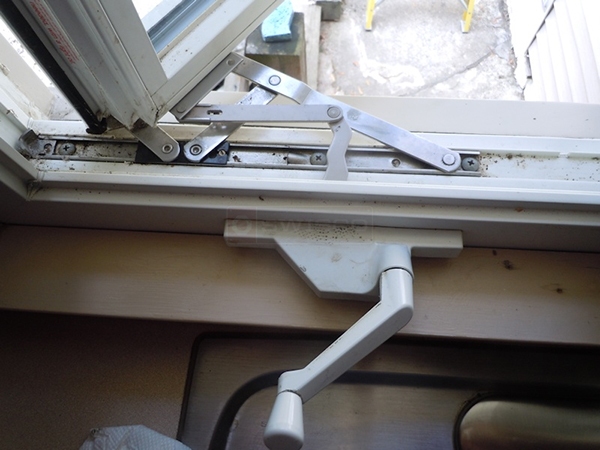 User submitted photos of a window operator.