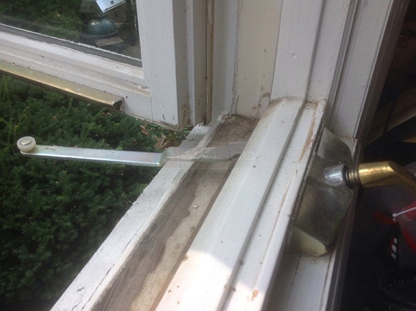 User submitted photos of a window operator.