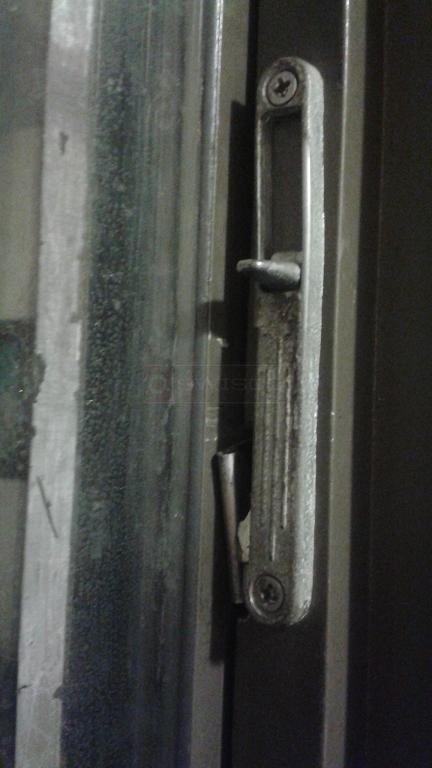 User submitted a photo of window hardware.