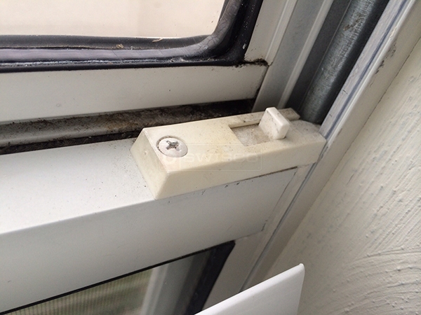 User submitted a photo of a tilt latch.