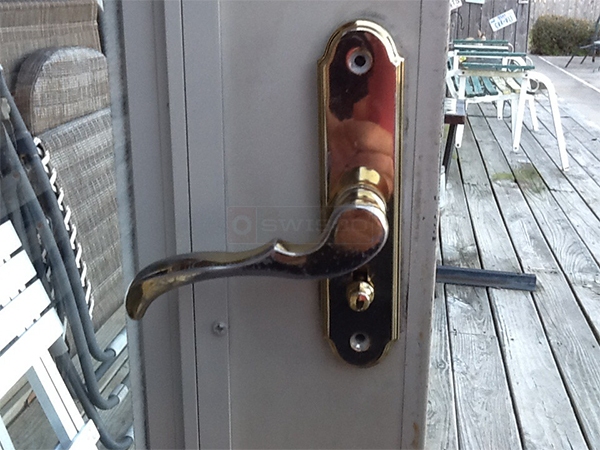 User submitted a photo of a door handle.