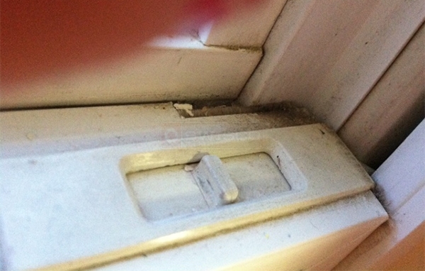 User submitted a photo of a tilt latch.