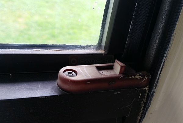 User submitted a photo of a tilt latch.