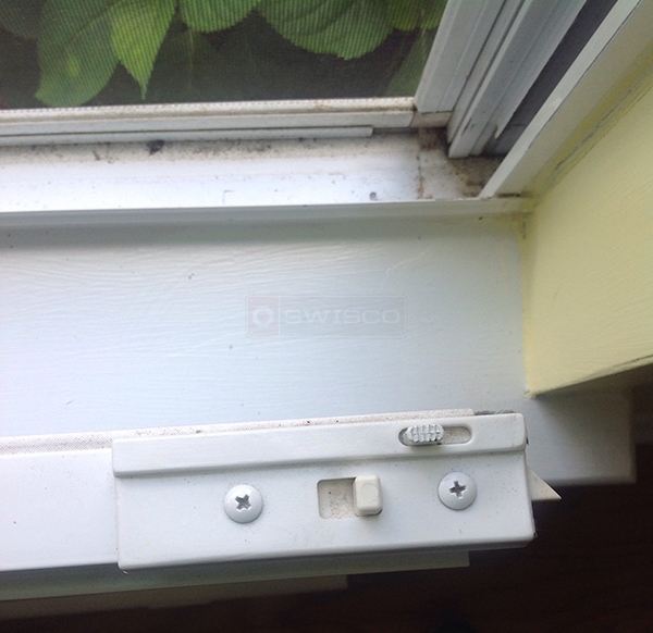 User submitted a photo of a tilt latch.