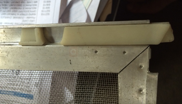 User submitted a photo of a screen latch.