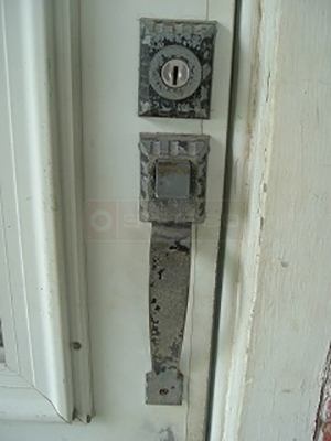 User submitted a photo of a storm door handle.