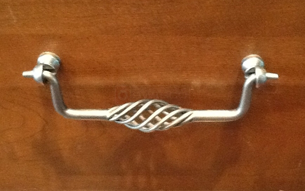 User submitted a photo of a drawer pull.