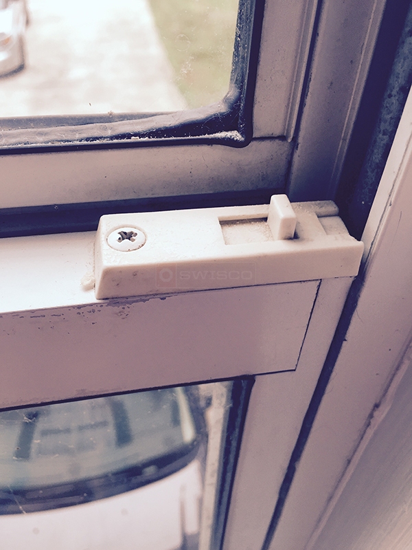 User submitted a photo of a tilt latch.