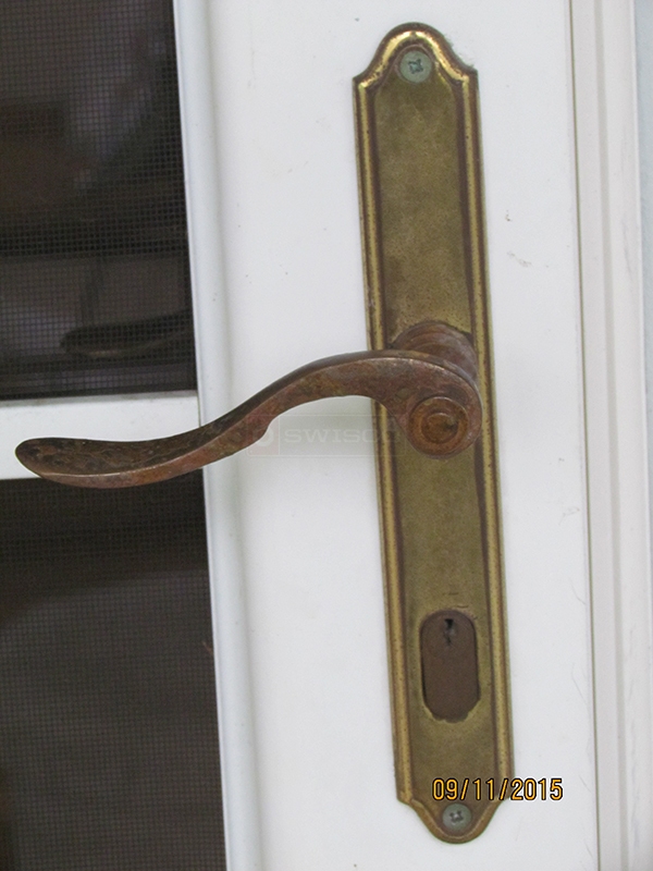 User submitted a photo of a door handle.