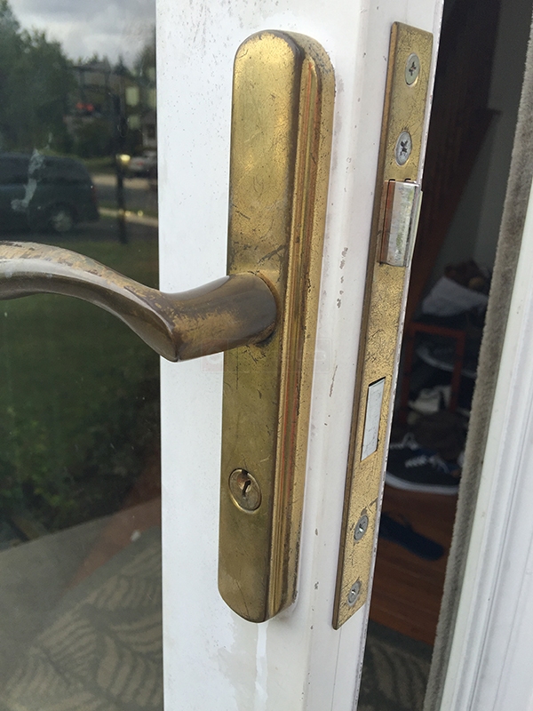 User submitted a photo of a door handle.