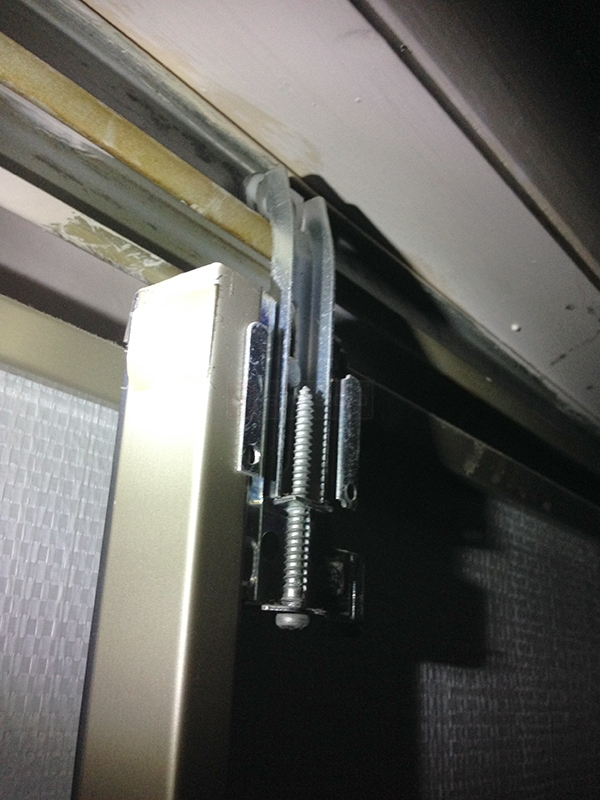 User submitted a photo of closet hardware.