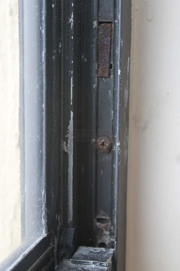 User submitted a photo of window hardware.