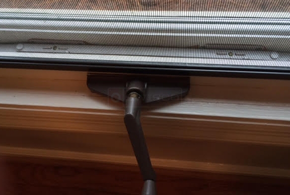 User submitted photo of their window hardware.