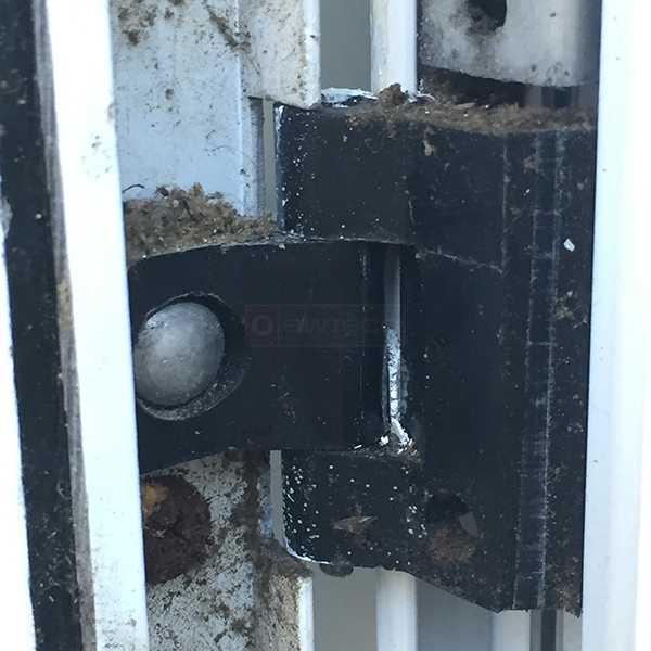 User submitted a photo of a hinge.