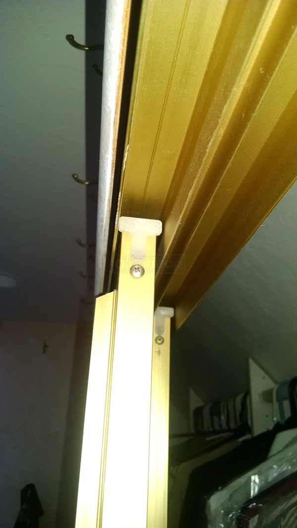 User submitted a photo of closet hardware.