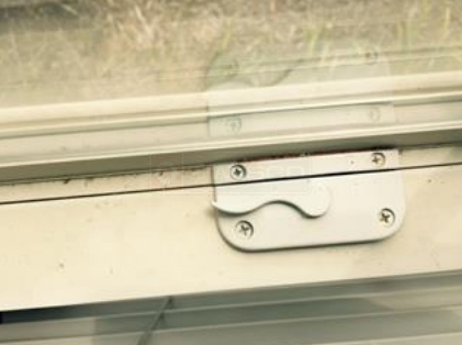 User submitted photo of their window hardware.