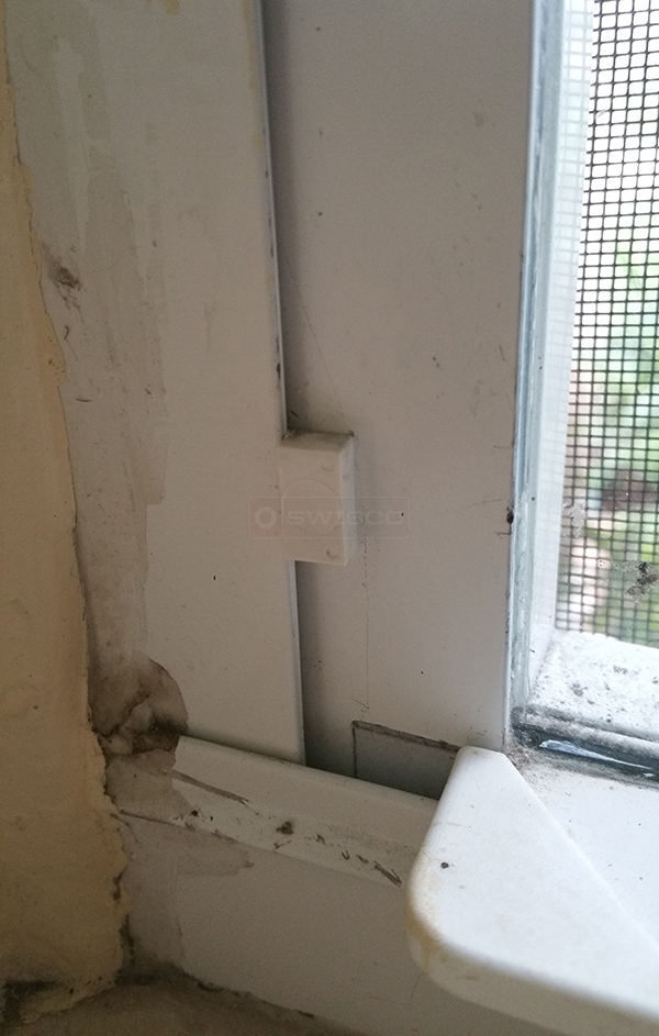 User submitted a photo of window hardware.