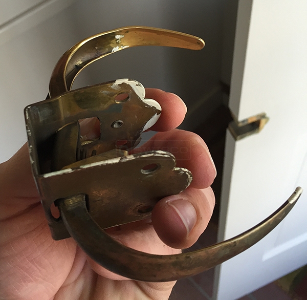 User submitted photos of a storm door handle set.