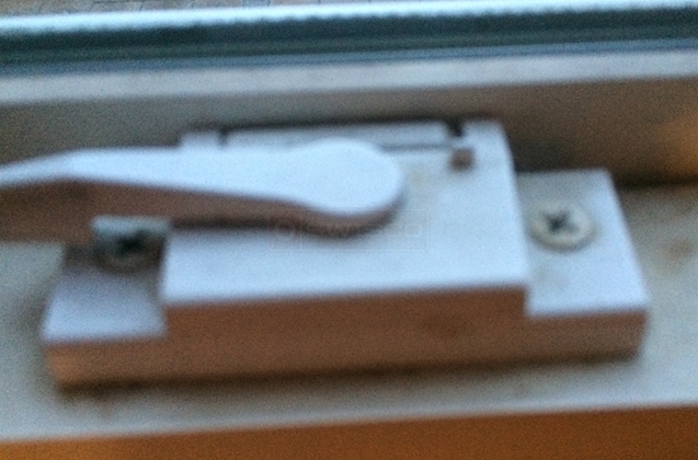 User submitted image of their window hardware.