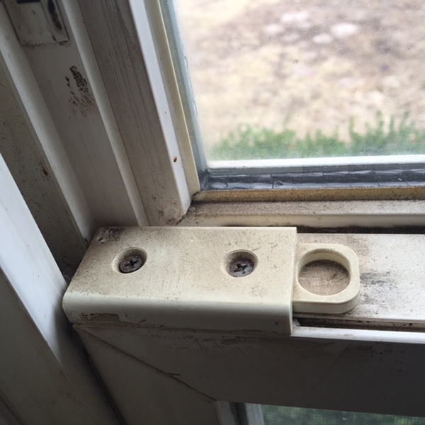 User submitted a photo of a tilt latch.