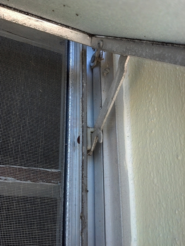 User submitted a photo of window hardware.