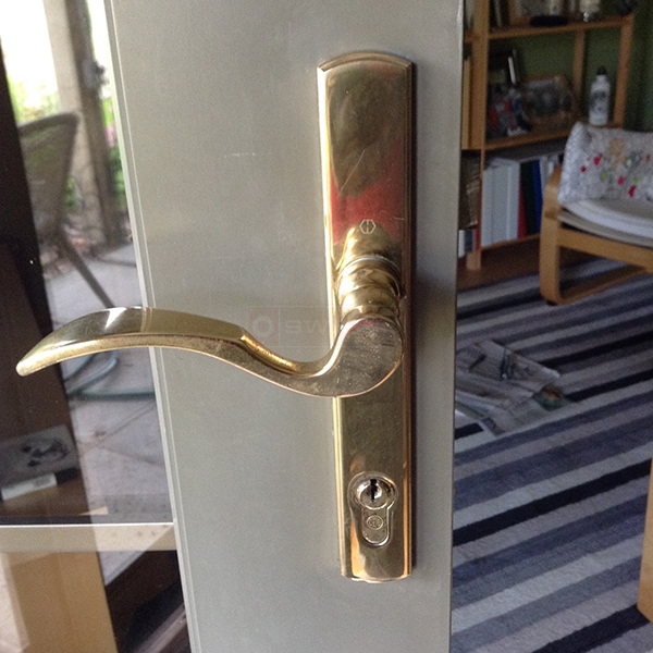 User submitted a photo of a door handle.