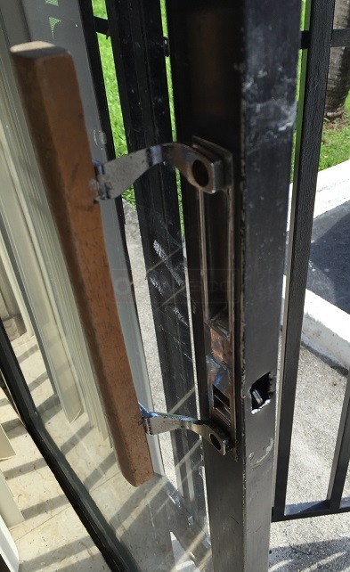User submitted image of their door hardware.