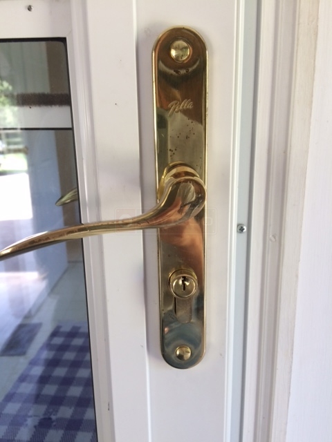 User submitted a photo of a door handle.