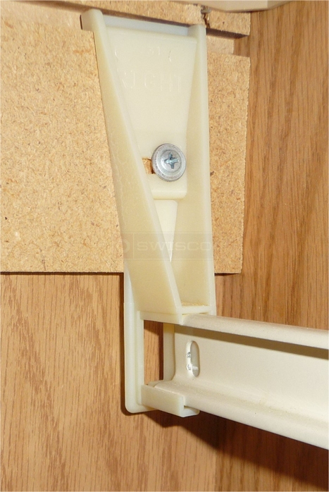 User submitted image of their drawer and cabinet hardware.