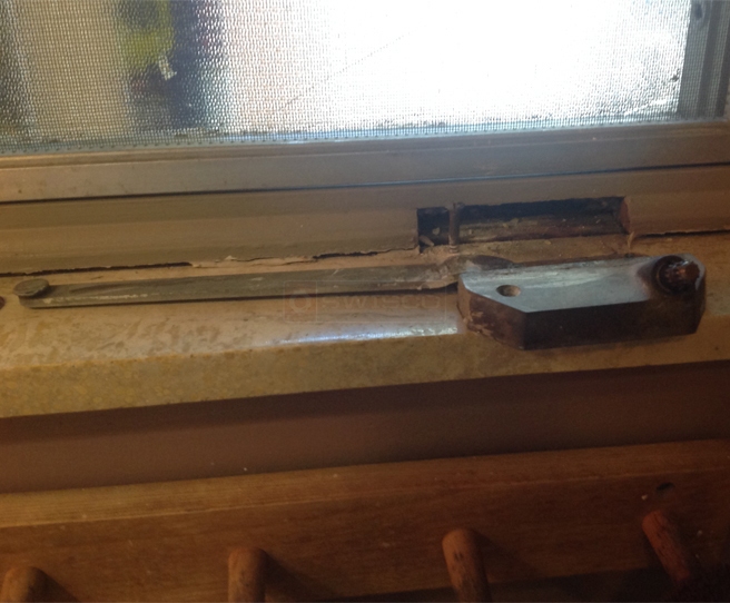 User submitted image of their window hardware.