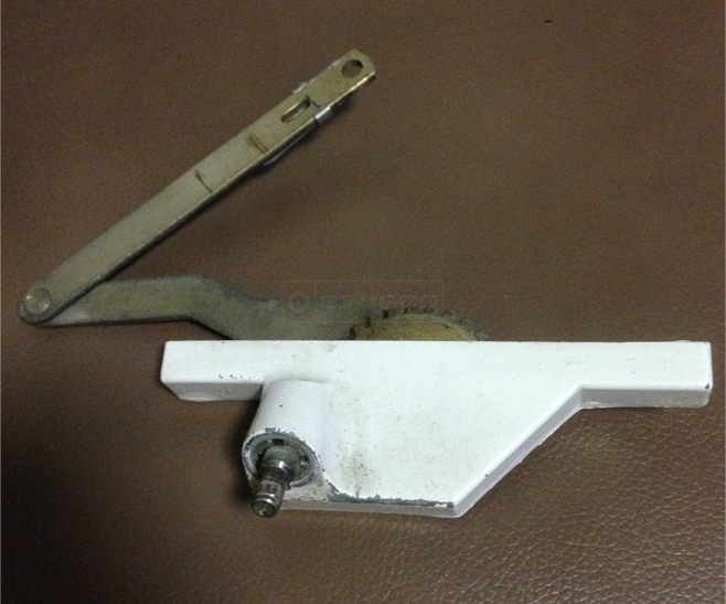 User submitted image of their window hardware.