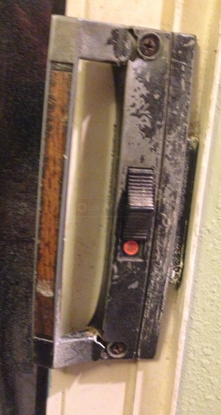 User submitted image of their door hardware.