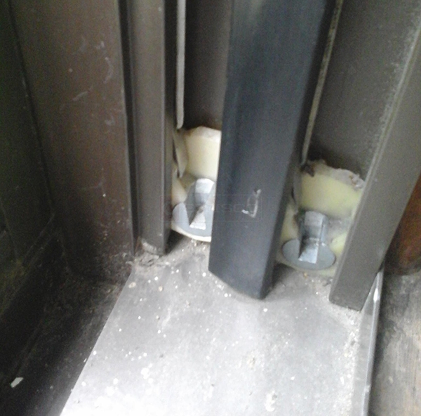 User submitted a photo of a pivot shoe.