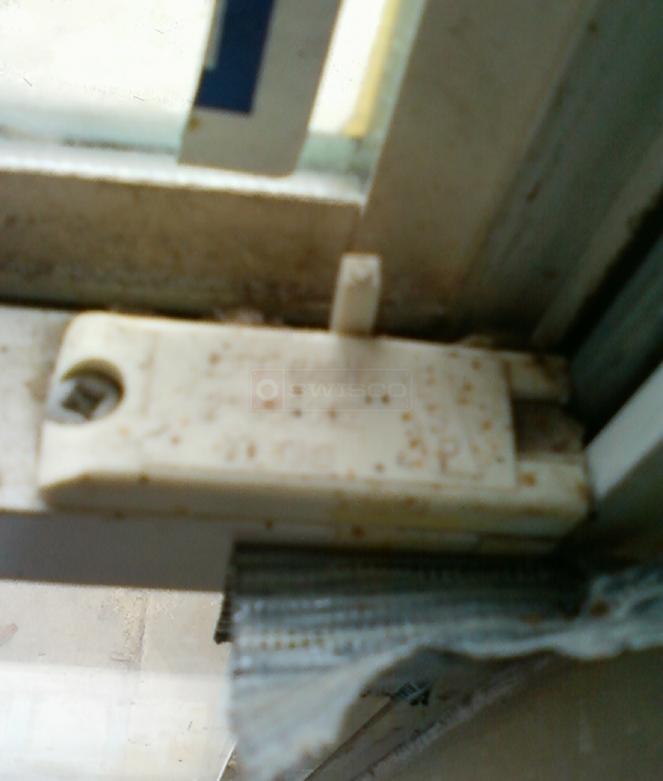 User submitted a photo of a tilt latch.