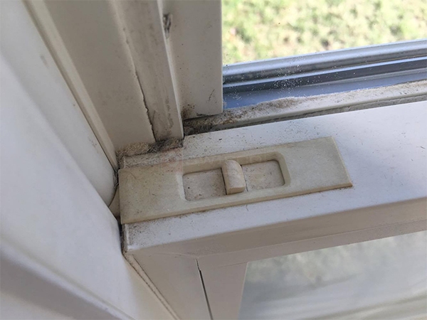 User submitted a photo of a tilt latch.