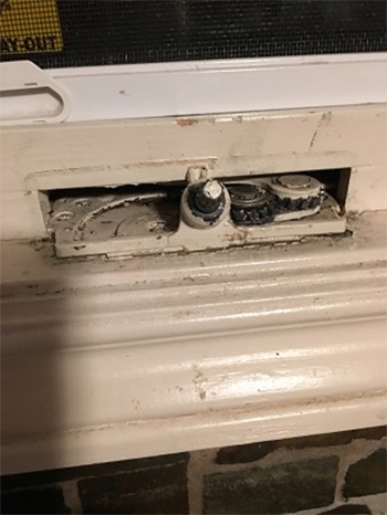 User submitted a photo of a window operator.