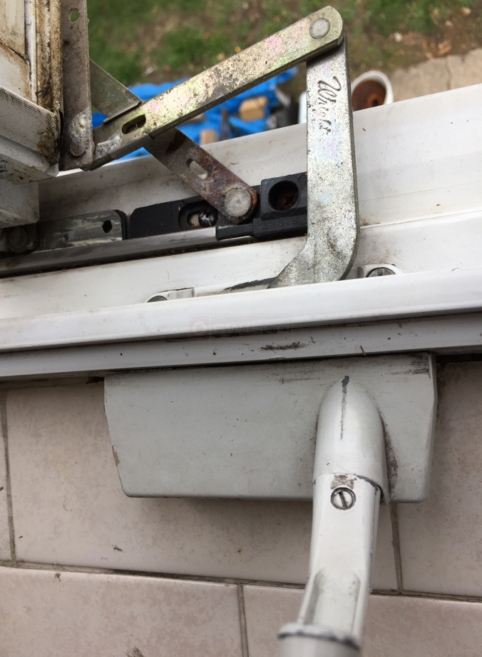 User submitted image of their window hardware.