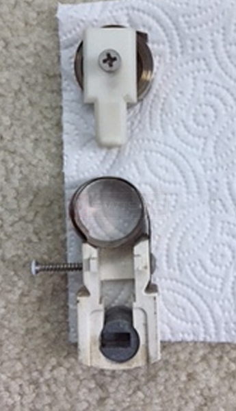 User submitted image of their window hardware.